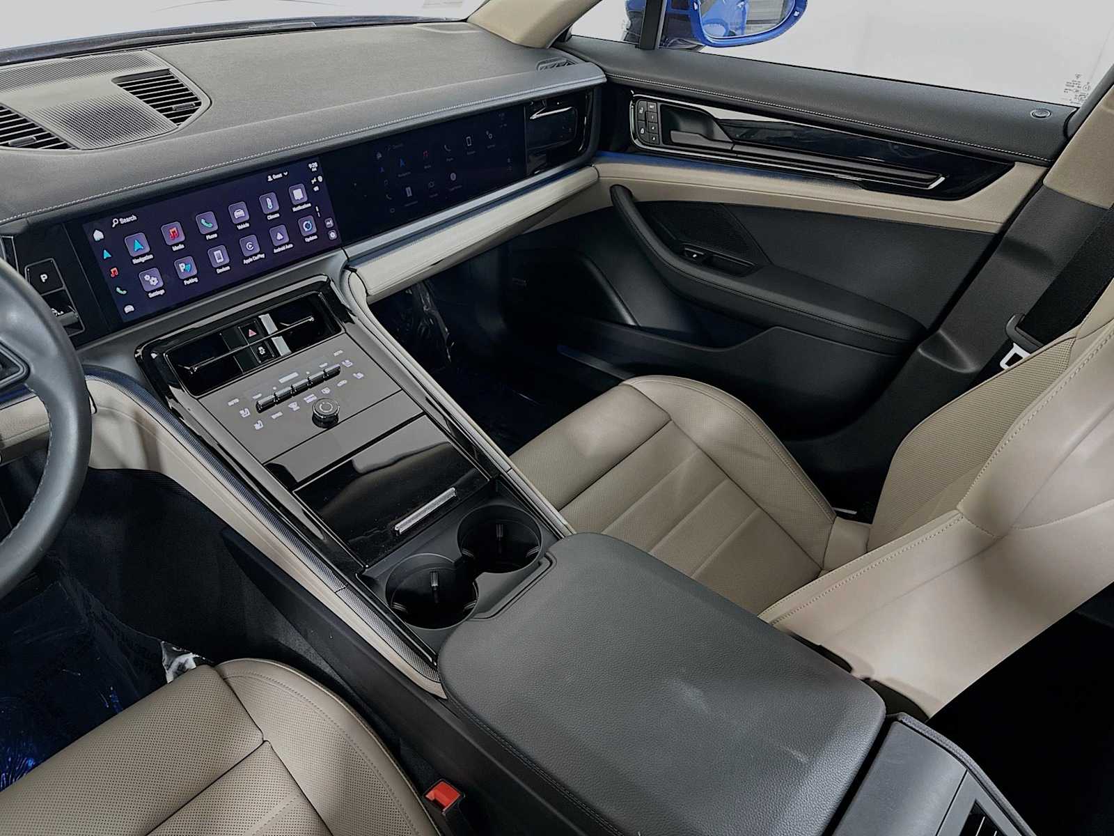 2025 Porsche Panamera photo 22