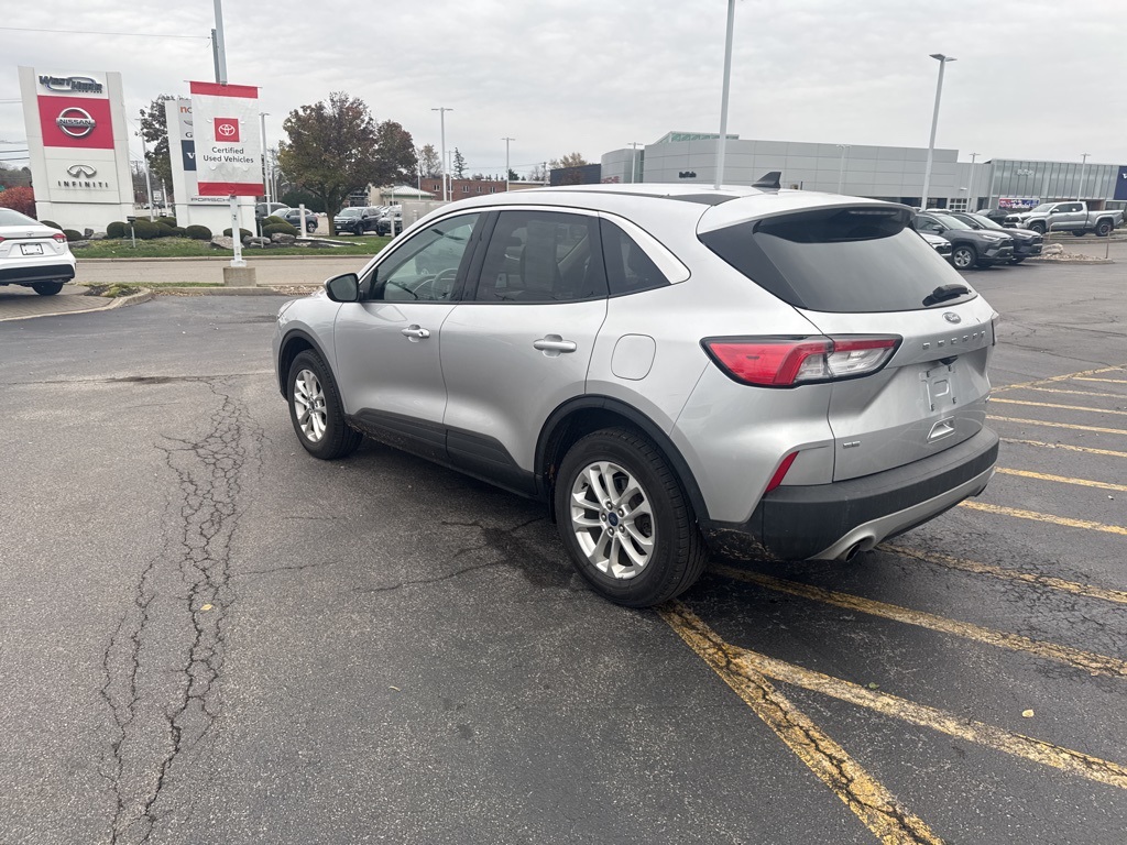 2020 Ford Escape SE photo 3