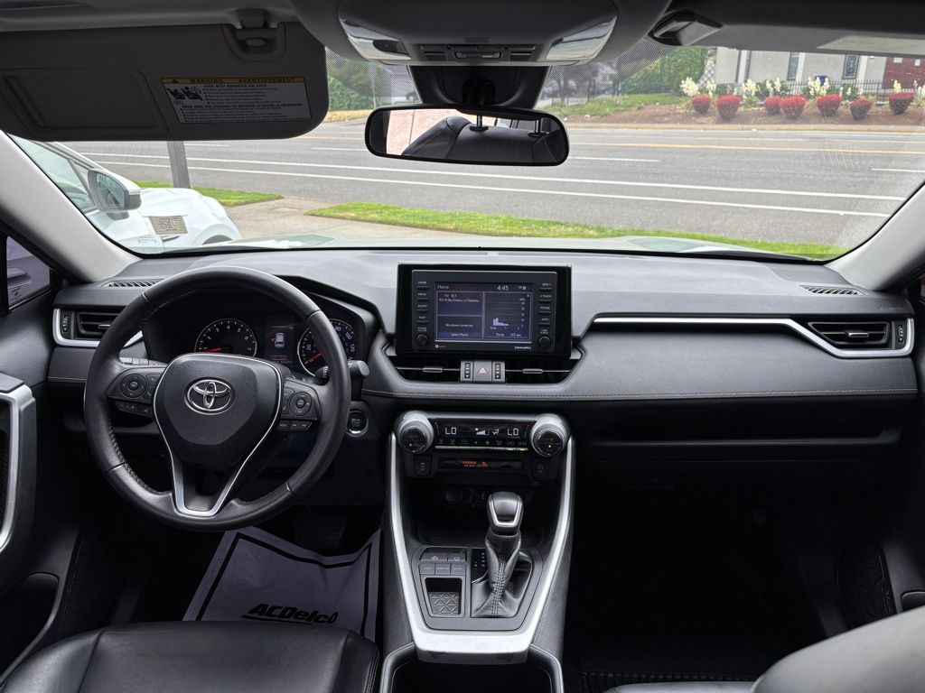 2022 Toyota RAV4 XLE Premium photo 9