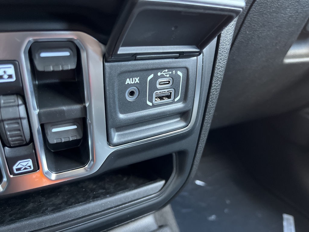 2025 Jeep Gladiator Sport photo 39