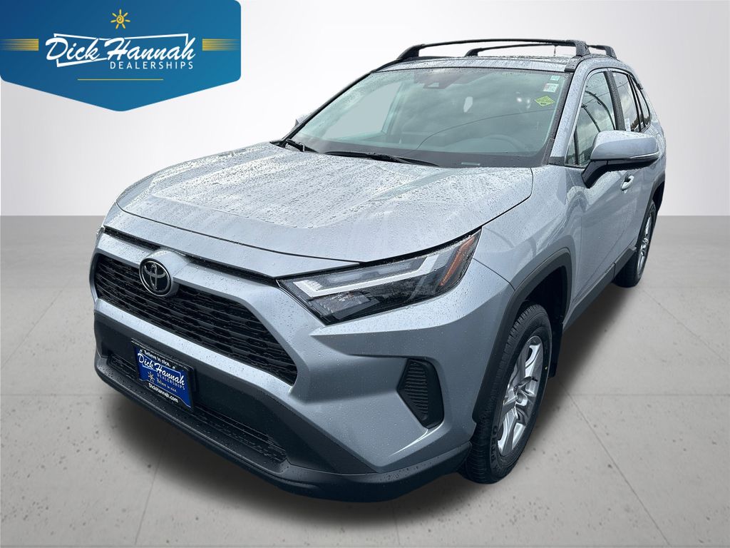 2025 Toyota RAV4 XLE's photo