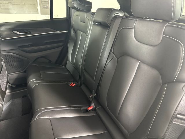2025 Jeep Grand Cherokee Limited photo 23