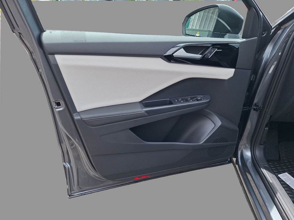 2025 Volkswagen Taos S photo 14