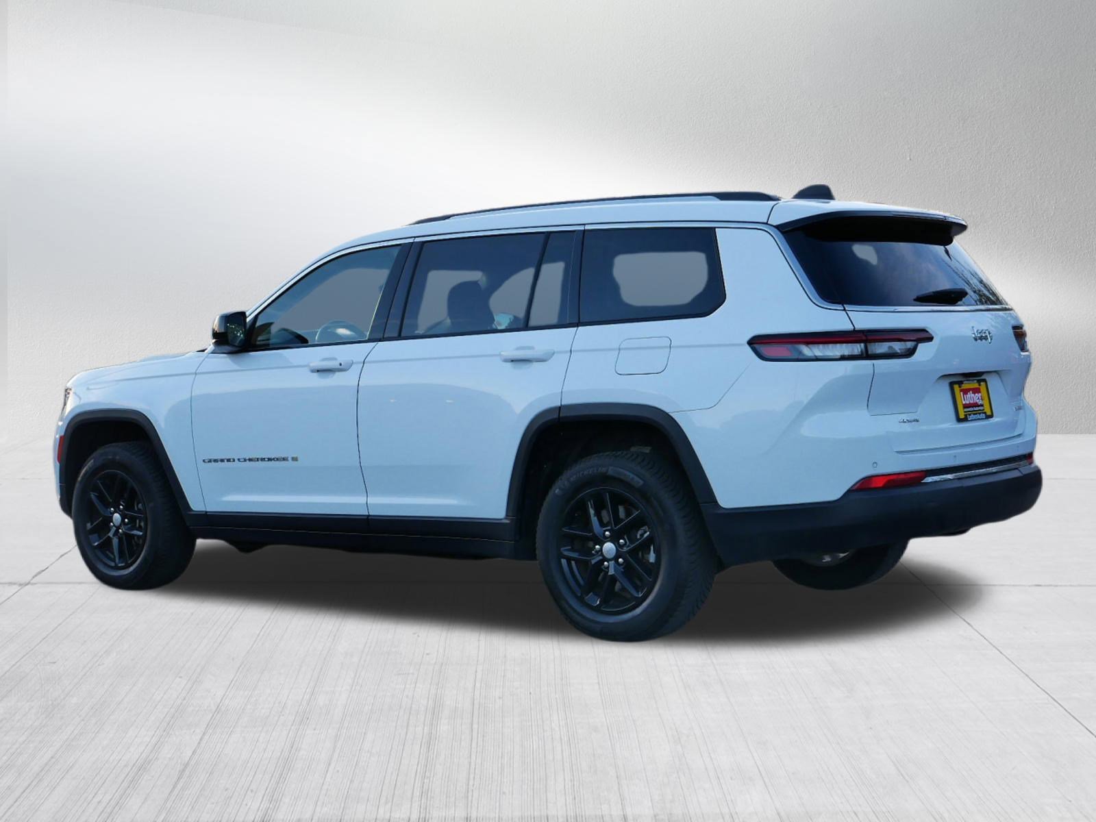 2023 Jeep Grand Cherokee Laredo photo 3