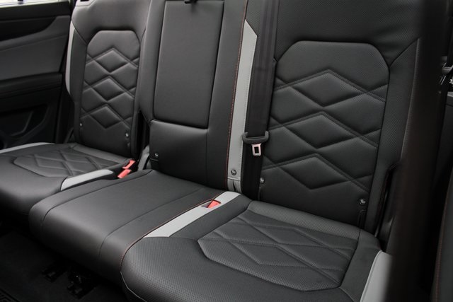 2025 Volkswagen Atlas Peak Edition SE photo 16