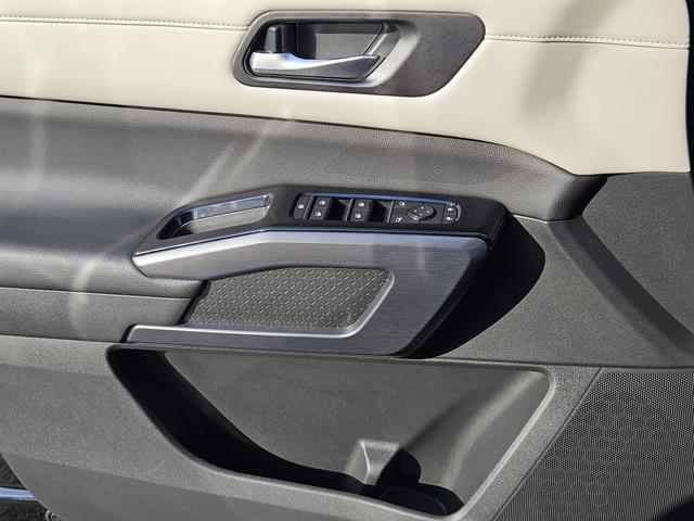 2023 Nissan Pathfinder SL photo 13