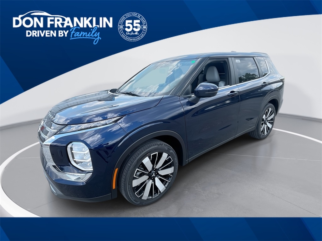 2025 Mitsubishi Outlander SE's photo