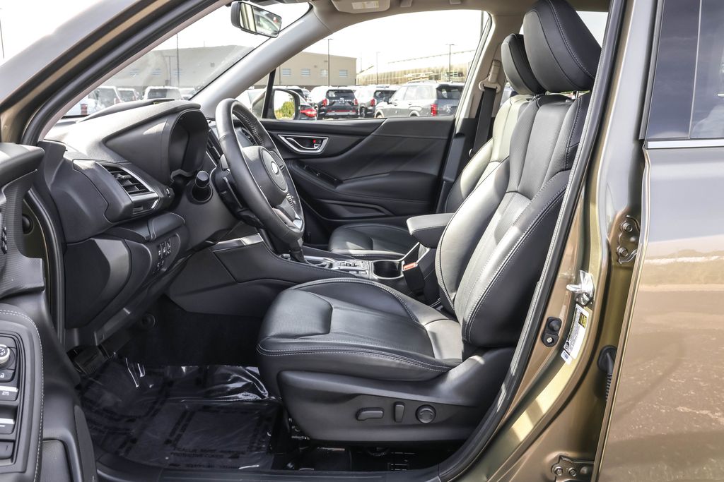 2022 Subaru Forester Touring photo 4