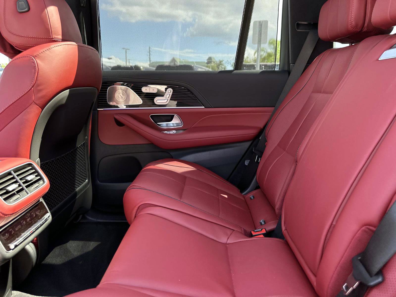 2026 Mercedes Benz GLS 580 4MATIC photo 14
