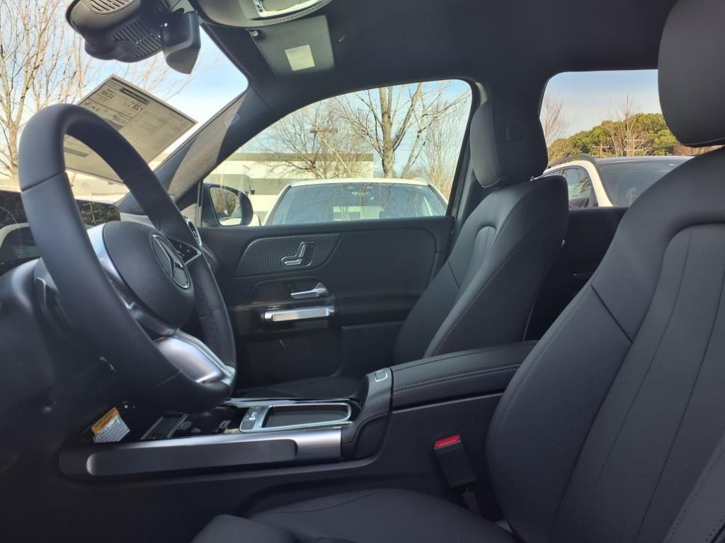 2025 Mercedes Benz GLB 250 photo 4