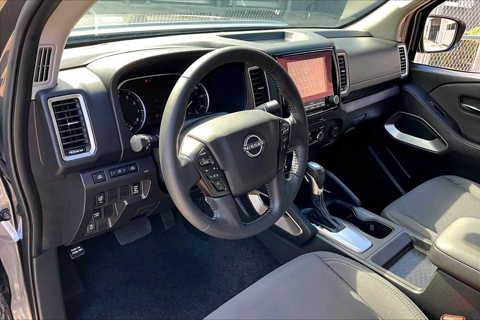 2024 Nissan Frontier SV photo 14