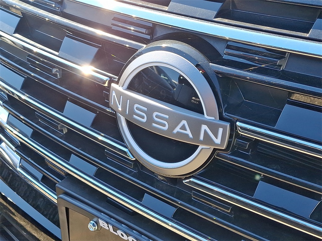 2026 Nissan Rogue Platinum photo 2