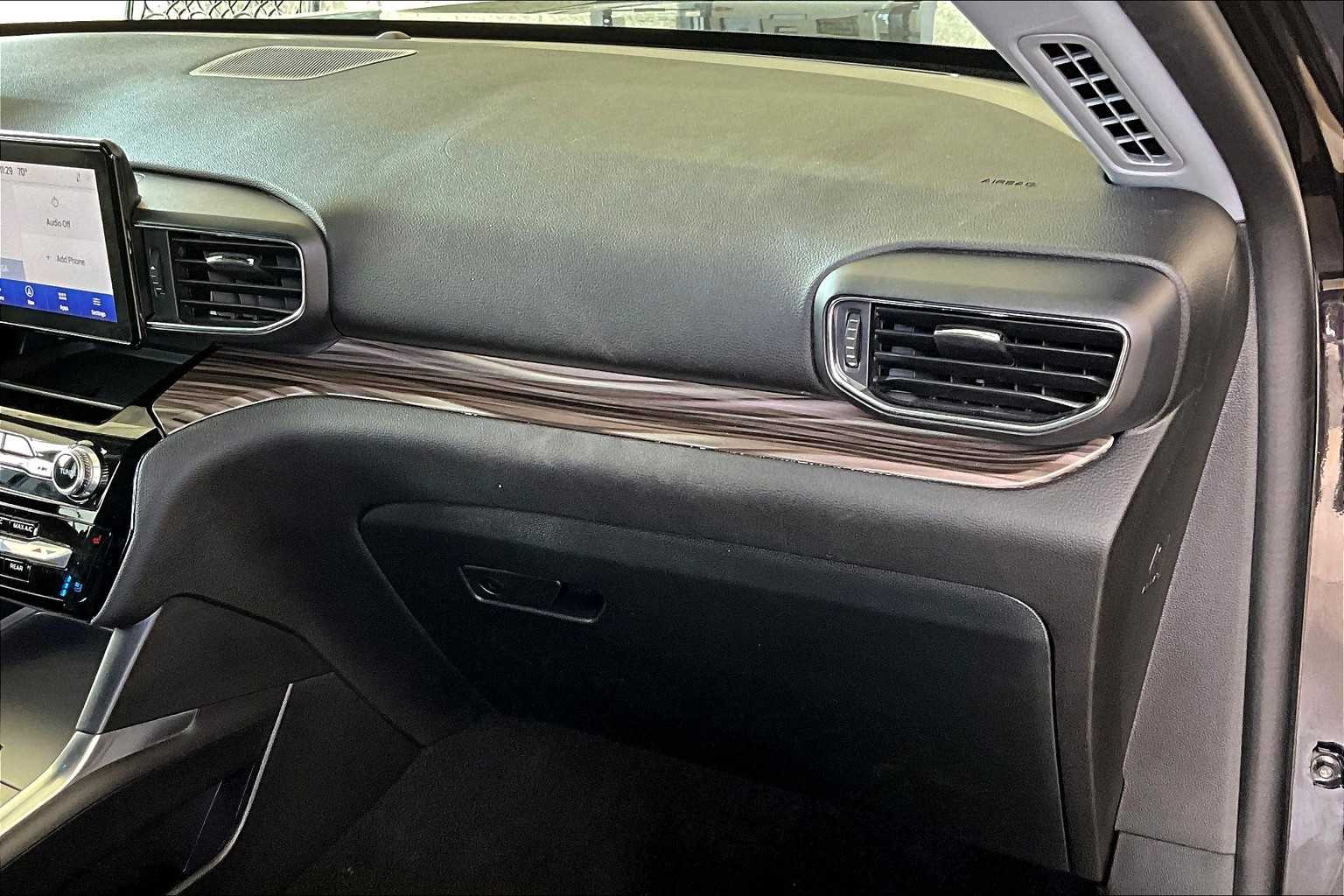 2024 Ford Explorer Limited photo 17