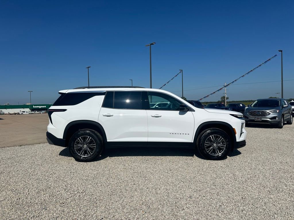 2026 Chevrolet Traverse photo 2