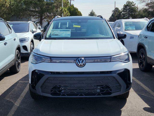 2025 Volkswagen Taos SE photo 2