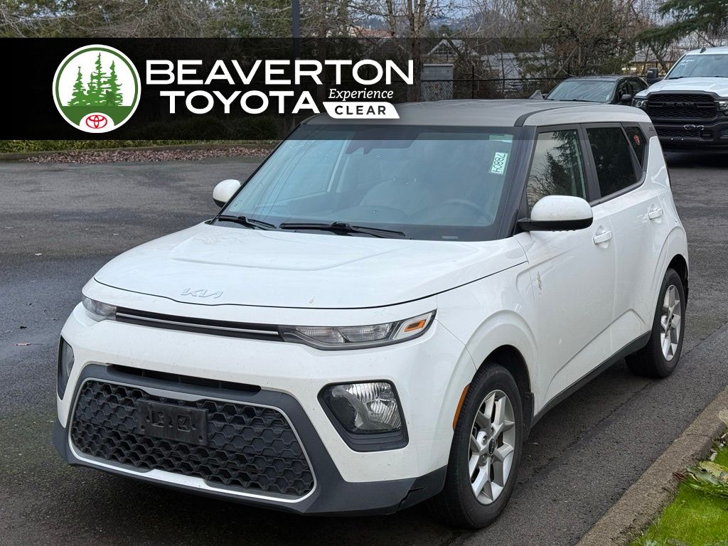 2022 Kia Soul LX's photo