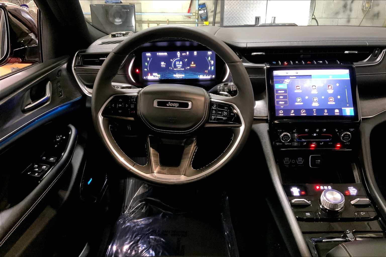 2023 Jeep Cherokee 4xe Overland photo 5