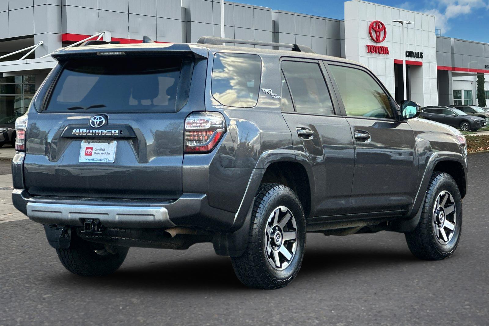2019 Toyota 4Runner TRD Off-Road photo 2