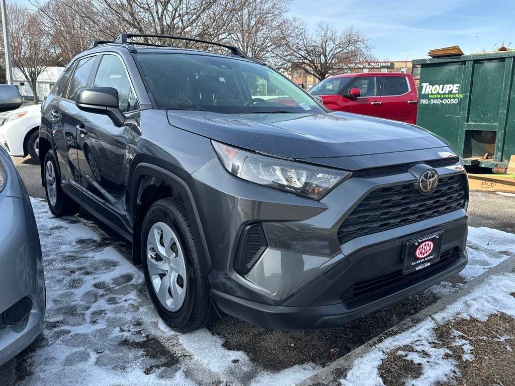 2020 Toyota RAV4 LE's photo