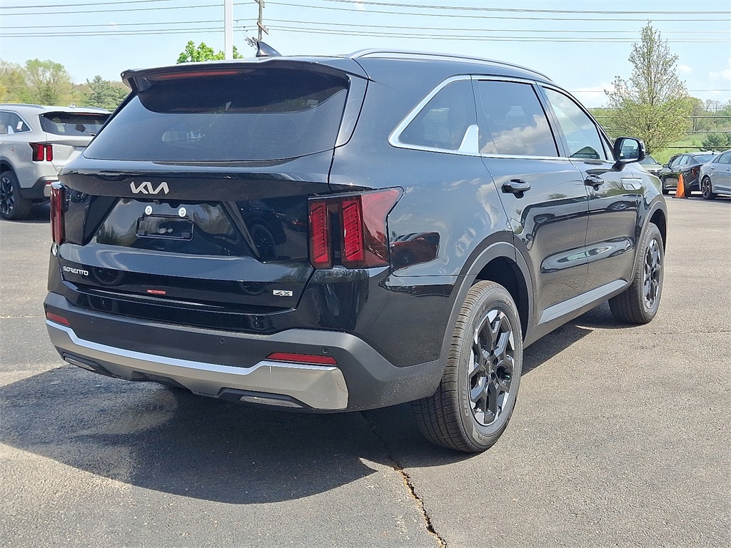 2025 Kia Sorento S photo 6