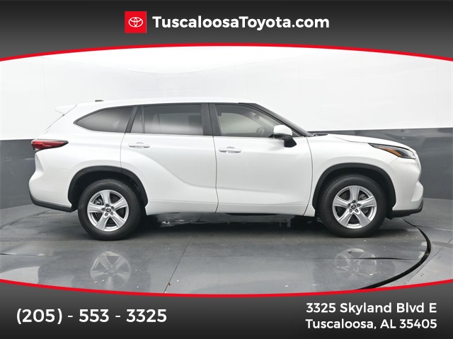 2023 Toyota Highlander LE's photo