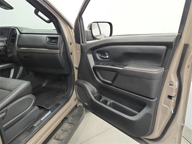 2023 Nissan Titan PRO-4X photo 32