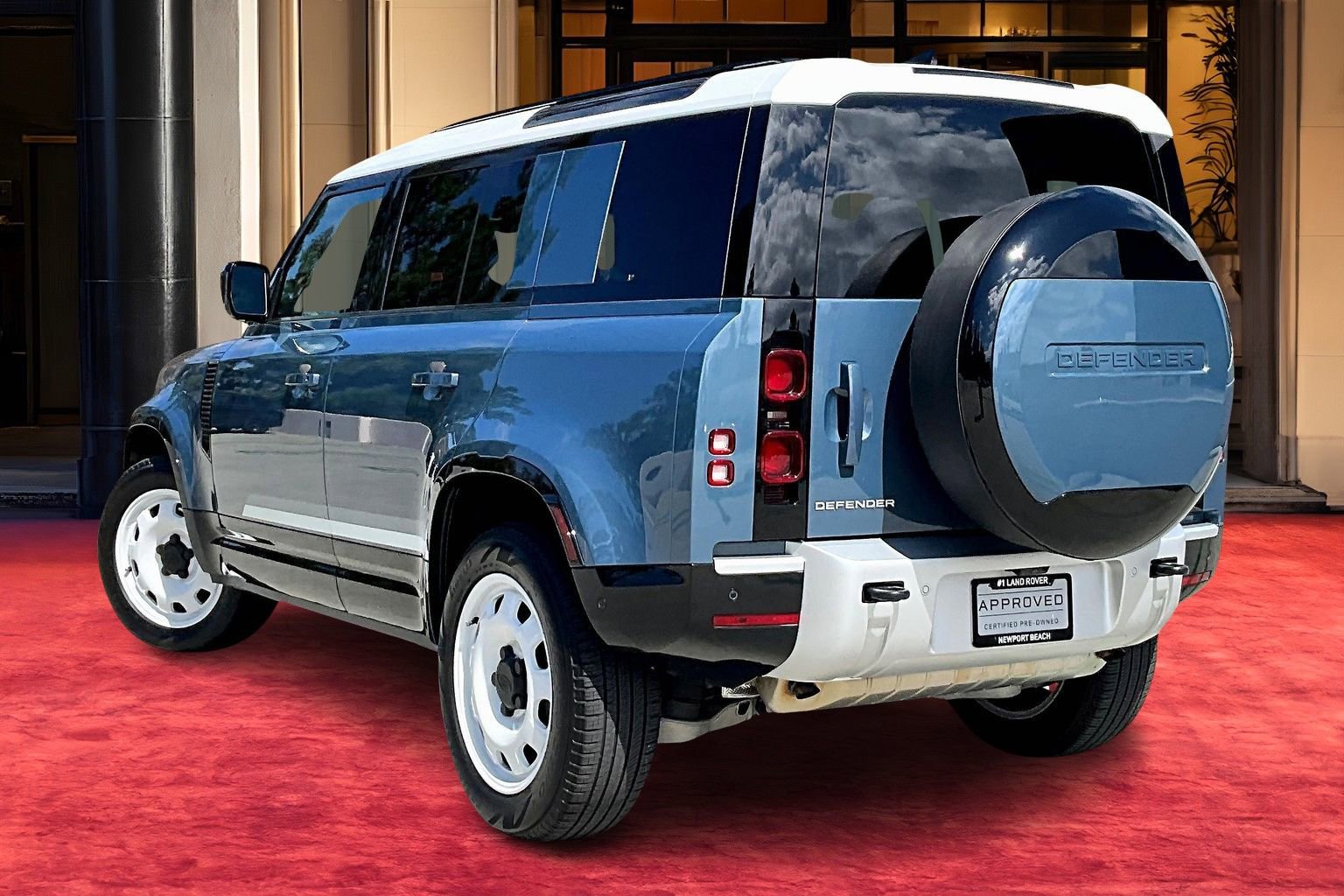 2025 Land Rover Defender 110 S photo 8