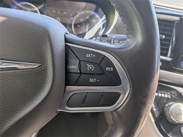 2017 Chrysler Pacifica Touring L photo 14