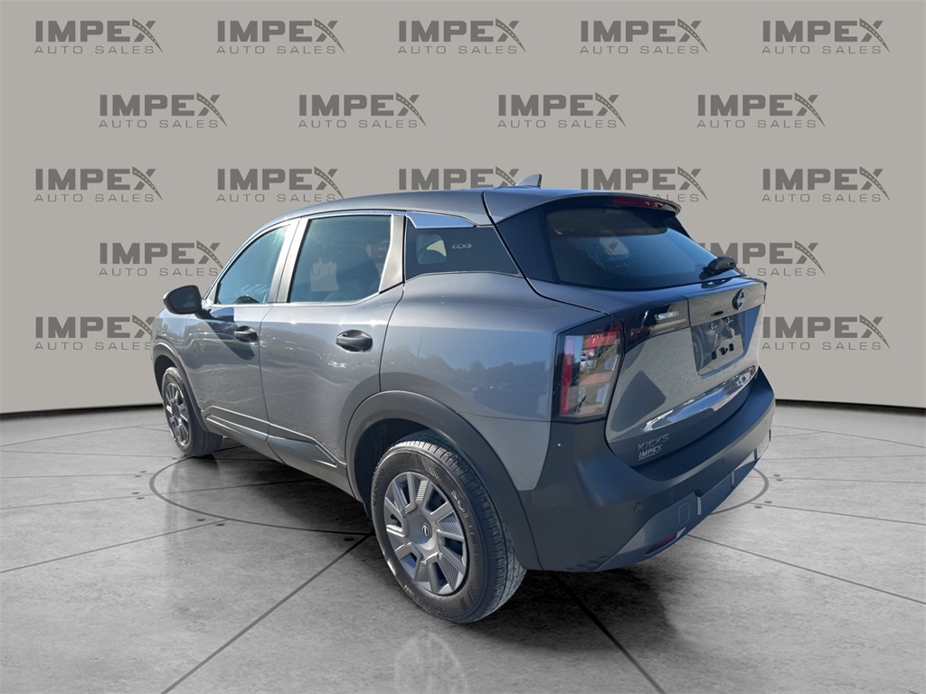 2025 Nissan Kicks S photo 3