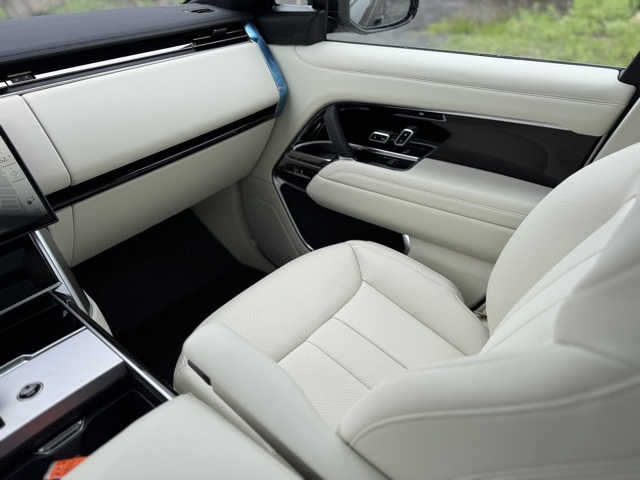 2025 Land Rover Range Rover SE photo 10