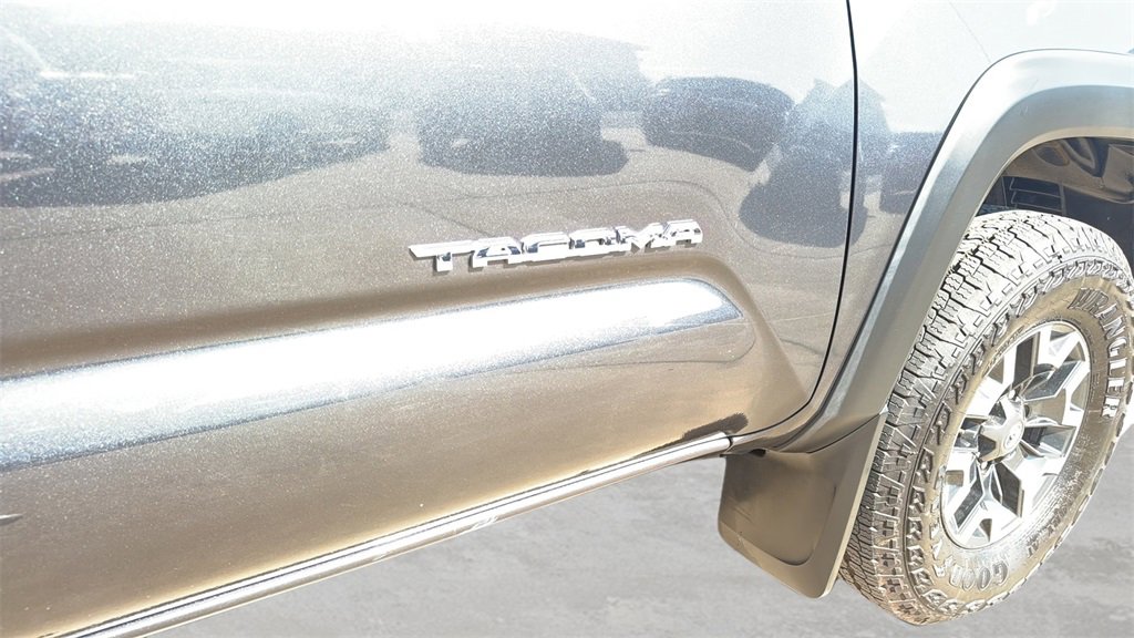 2023 Toyota Tacoma TRD Off-Road photo 35