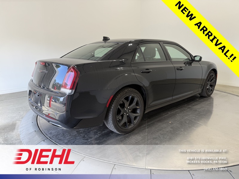 2022 Chrysler 300 S photo 7