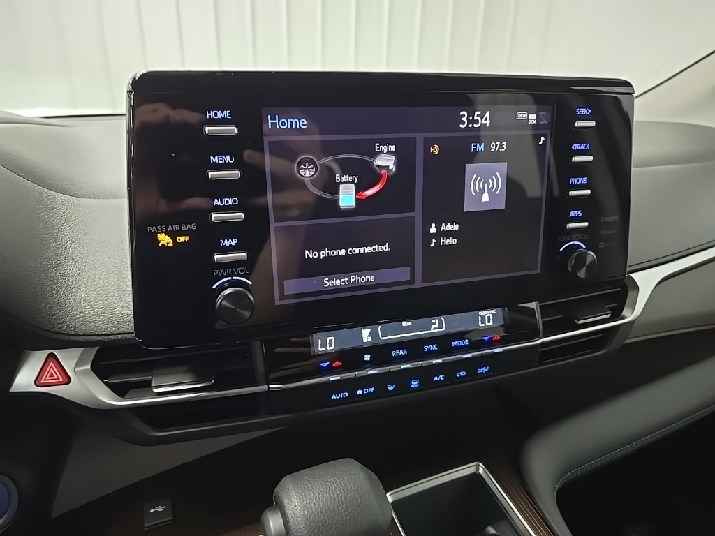 2021 Toyota Sienna LE photo 23