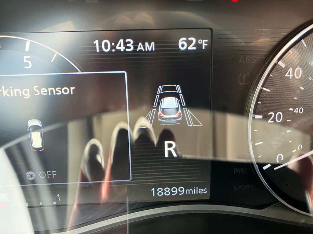 2023 Nissan Kicks SR photo 9