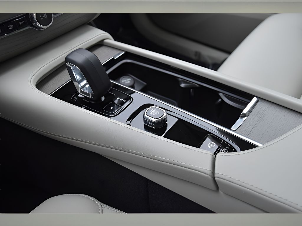 2024 Volvo XC90 Plus photo 23