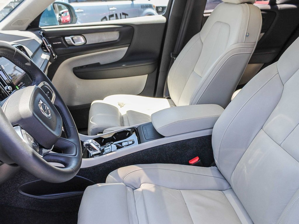 2023 Volvo XC40 Plus photo 19