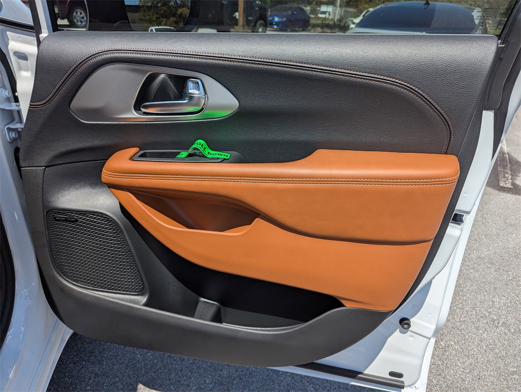 2026 Chrysler Pacifica Pinnacle photo 37