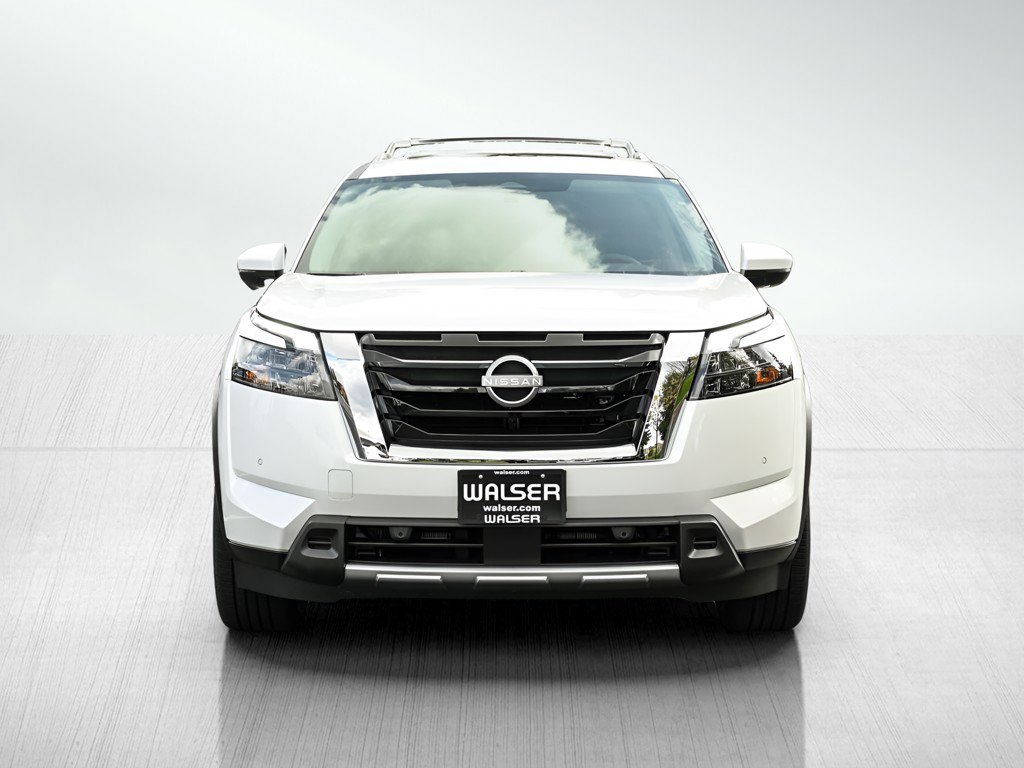 2025 Nissan Pathfinder SL photo 2