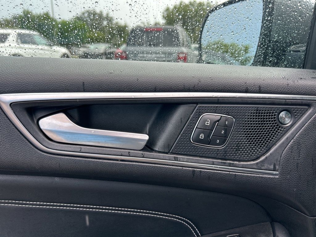 2022 Ford Edge Titanium photo 12