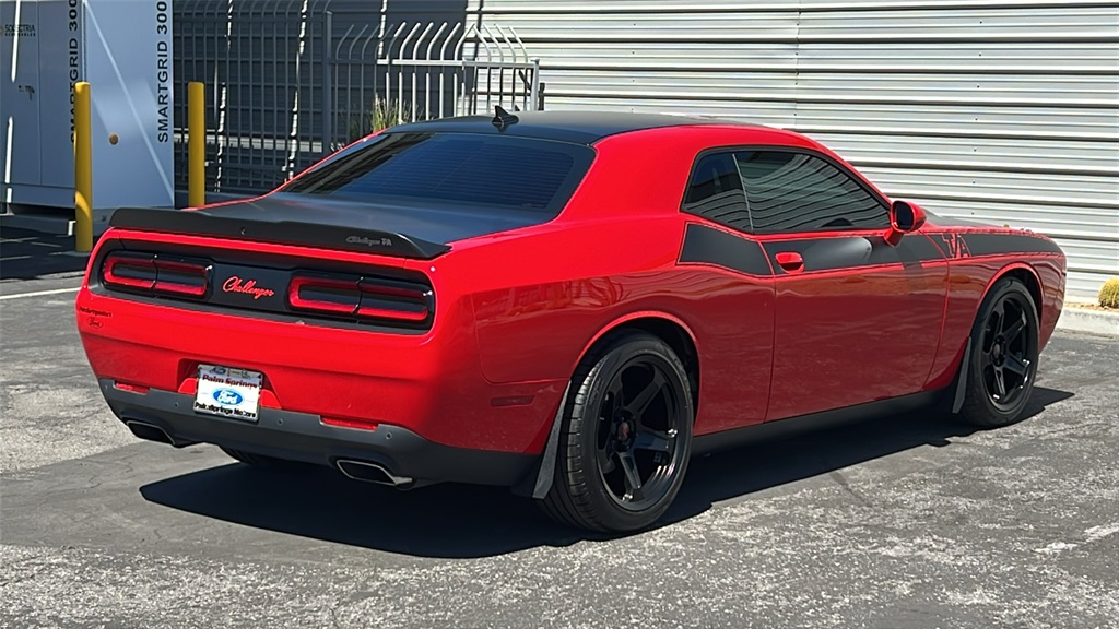 2017 Dodge Challenger R/T photo 5