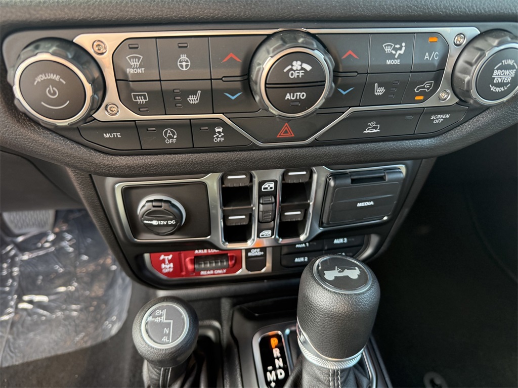 2025 Jeep Wrangler Willys photo 22