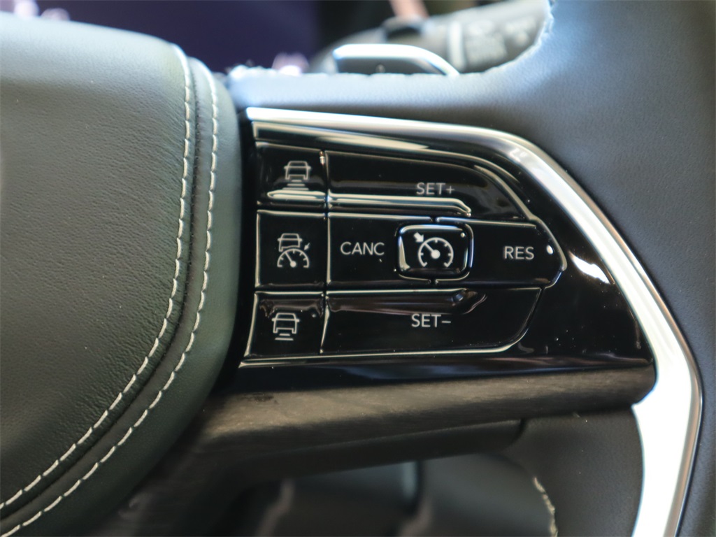 2023 Jeep Grand Cherokee Overland photo 7