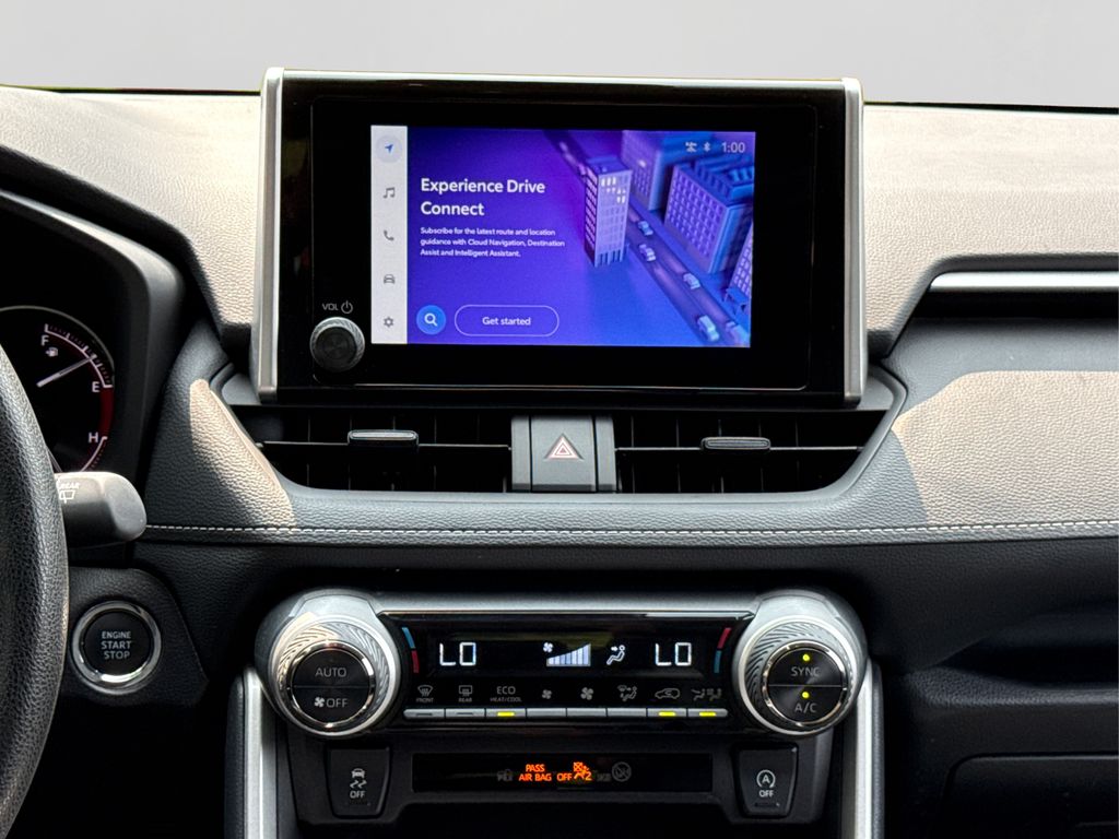 2025 Toyota RAV4 XLE photo 18