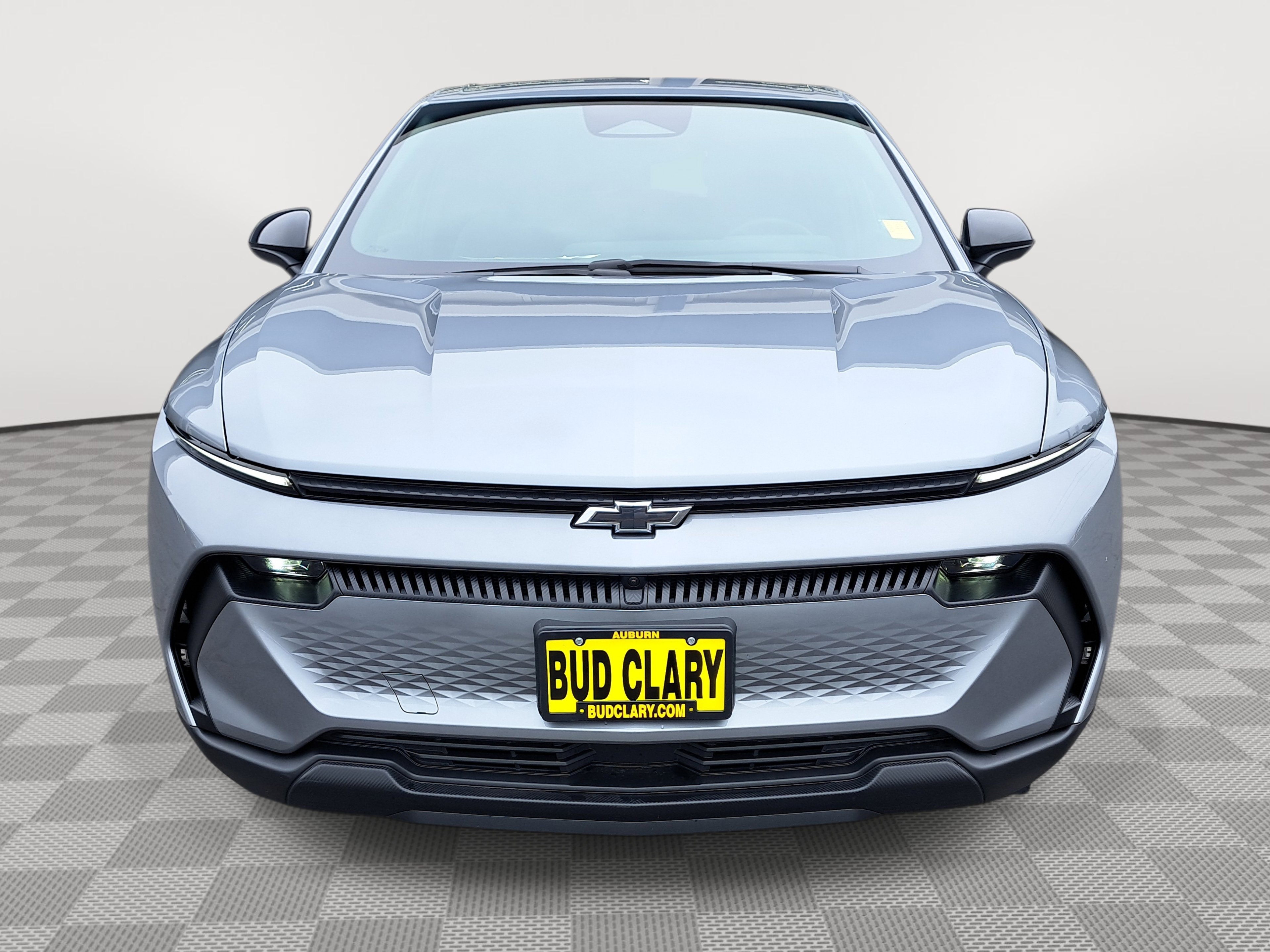 2025 Chevrolet Equinox EV 1LT photo 2