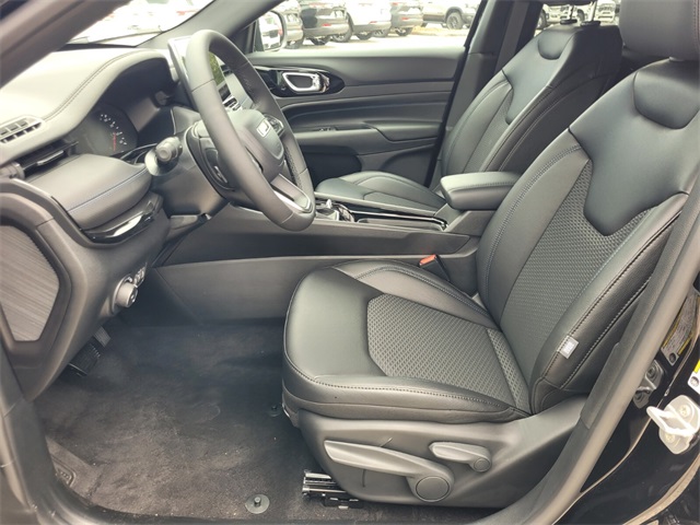 2026 Jeep Compass Latitude Altitude photo 2