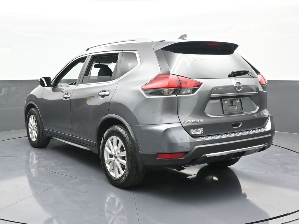 2017 Nissan Rogue SV photo 4