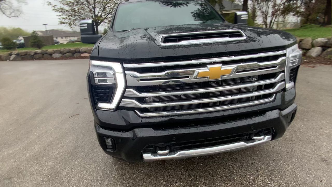 2025 Chevrolet Silverado 3500HD High Country photo 4