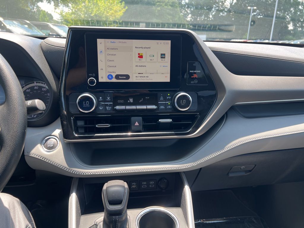 2023 Toyota Highlander L photo 11