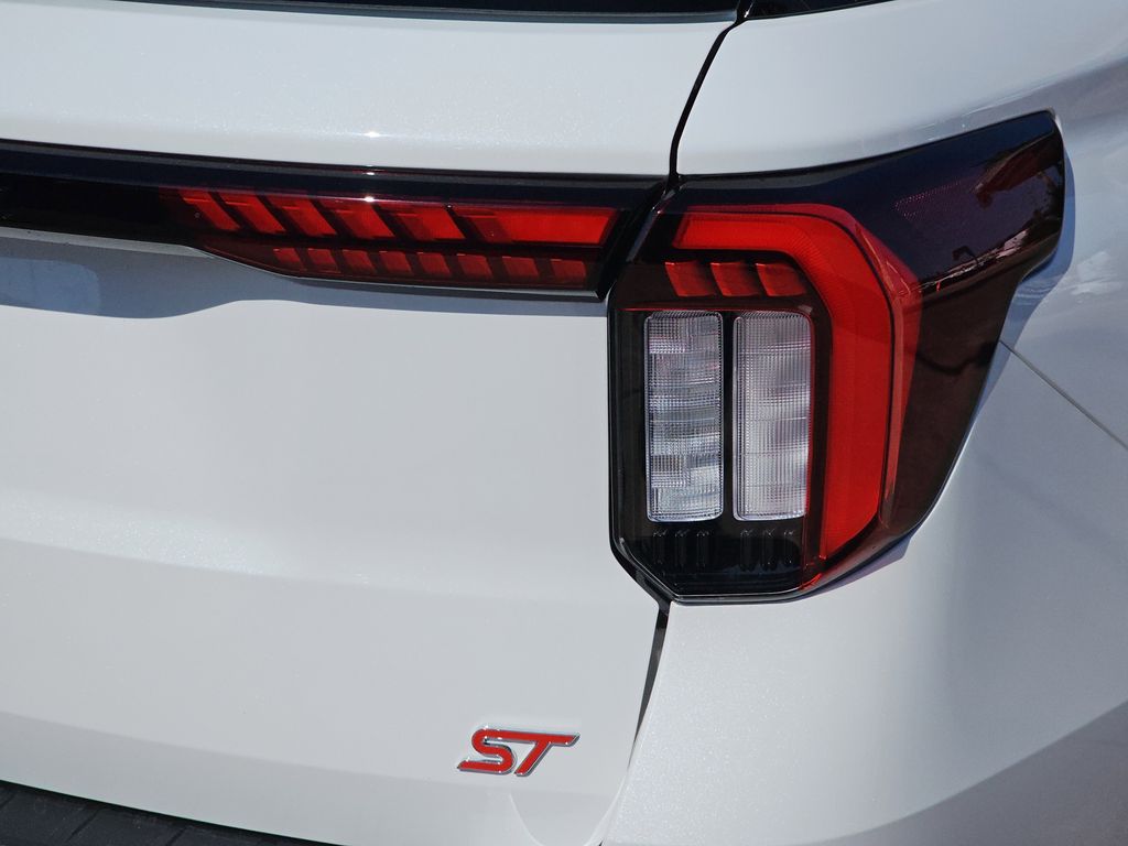 2025 Ford Explorer ST photo 39