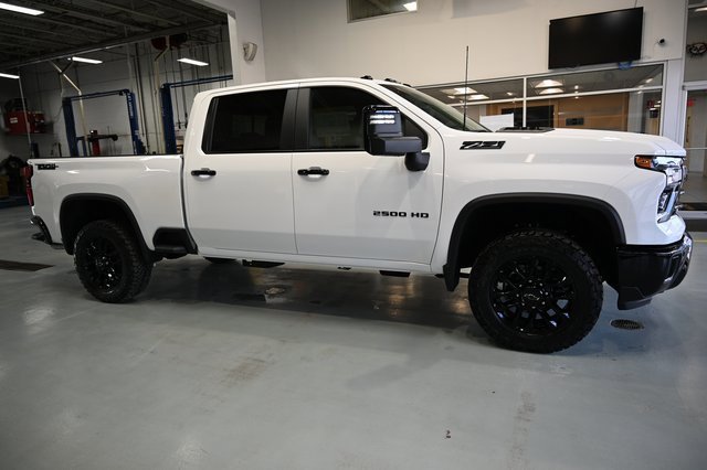 2026 Chevrolet Silverado 2500HD LT photo 4